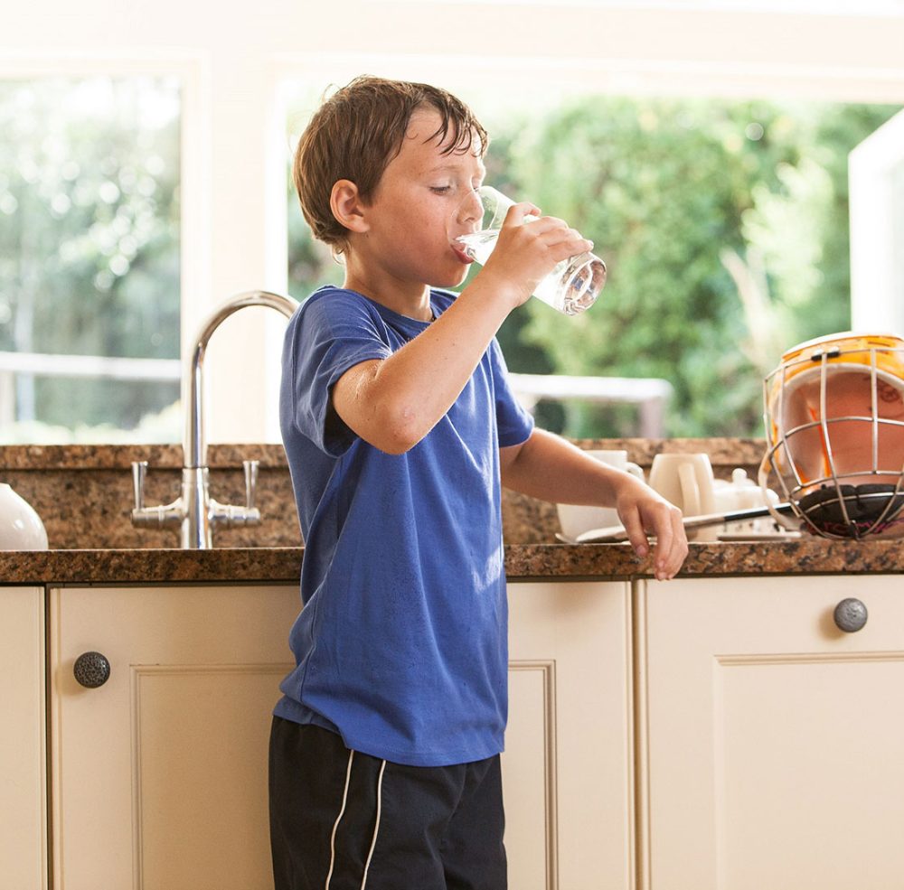 Boy_drinking_water